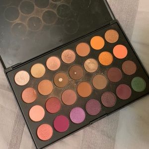 Morphs Jaclyn Hill palette